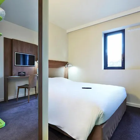 מלון Campanile Centre - Gare 3*