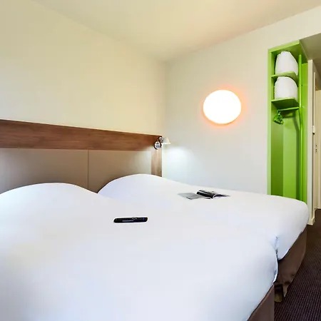 מלון Campanile Centre - Gare 3*
