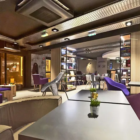מלון Campanile Centre - Gare 3*
