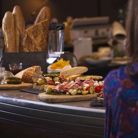 فندق Campanile Centre - Gare 3*